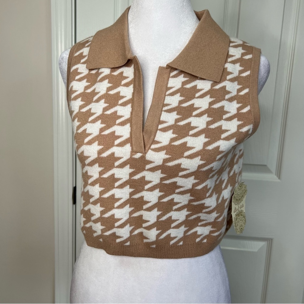! NWT. Altar’d State sleeveless  cropped top